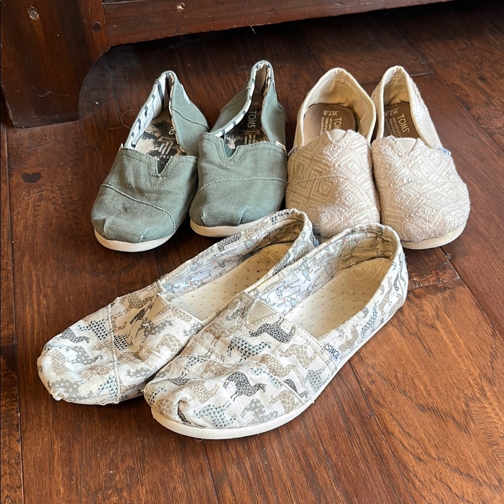 TOMS 3 Slip-Ons Llama/ Alpaca Green Tribal Beige Leather Tag